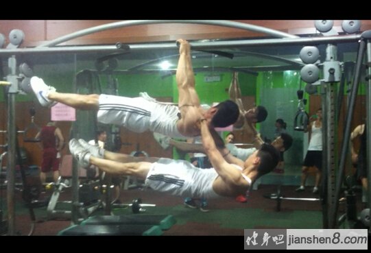  康顾琦肌肉照、康顾琦飞机视频及康顾琦极限健身视频