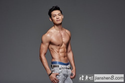 “不老男神”辰亦儒疯狂健身秀性感肌肉