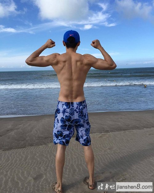 “不老男神”辰亦儒疯狂健身秀性感肌肉