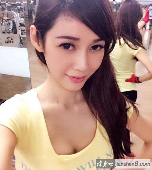 　　D奶“健身女神杨甯“健身美图视频