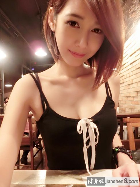 　　D奶“健身女神杨甯“健身美图视频