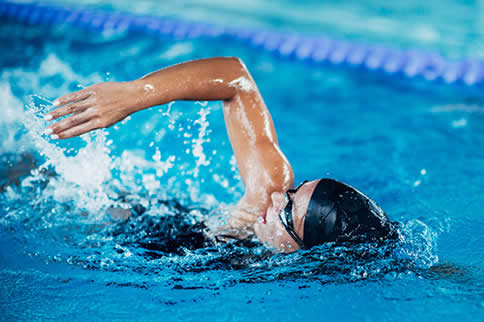 游泳减肥消耗多少热量 游泳一个月能瘦多少斤